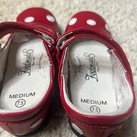 FOOTMATES RED/WHITE MARY JANE STYLE SHOE SIZE 7.5 M/W NIB - Picture 4 of 12